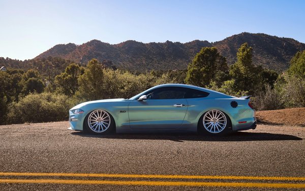 Rouler aux Antilles : Guide pratique pour les passionnés de voitures